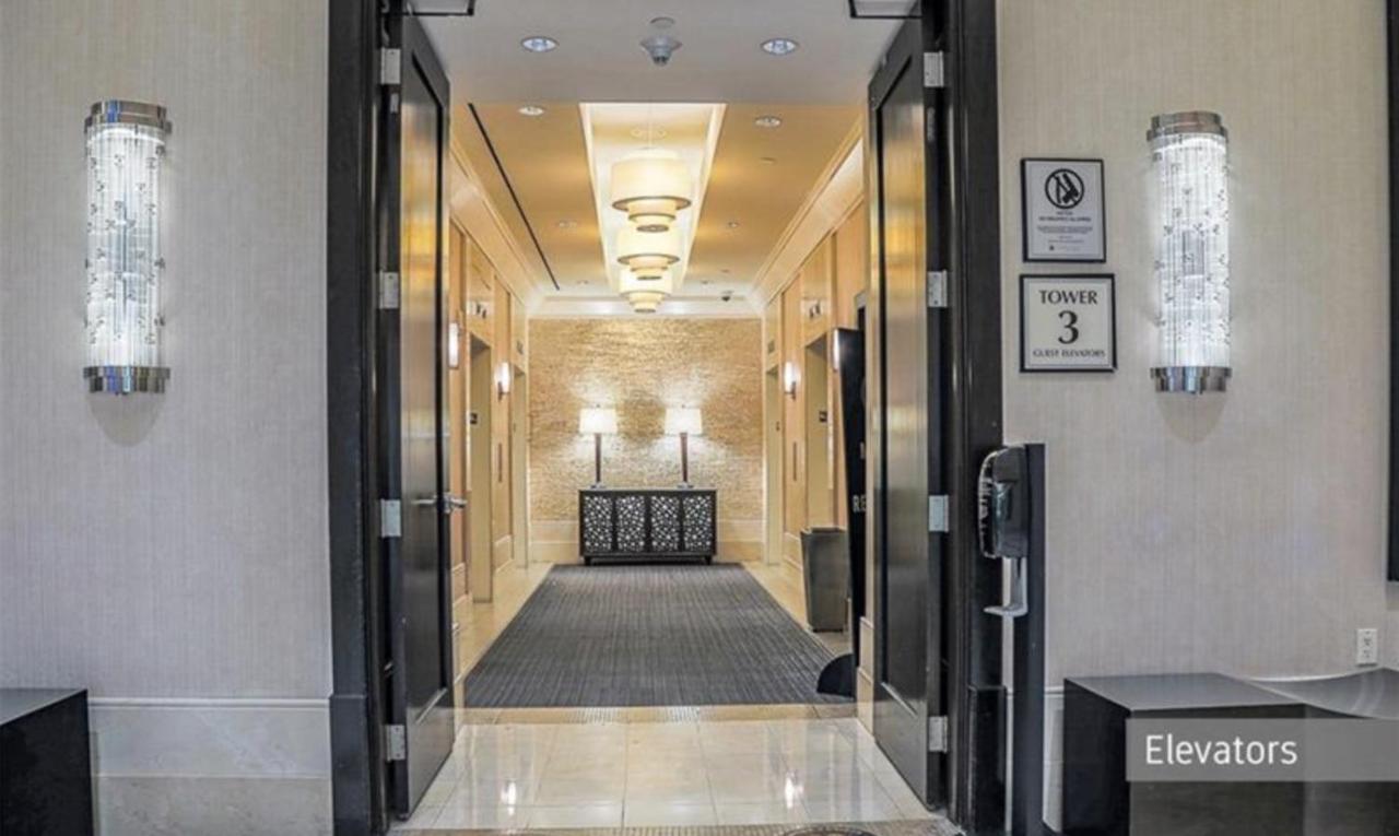 Balcony Full Strip View Suite Mgm Signature Free Valet 라스베이거스 외부 사진