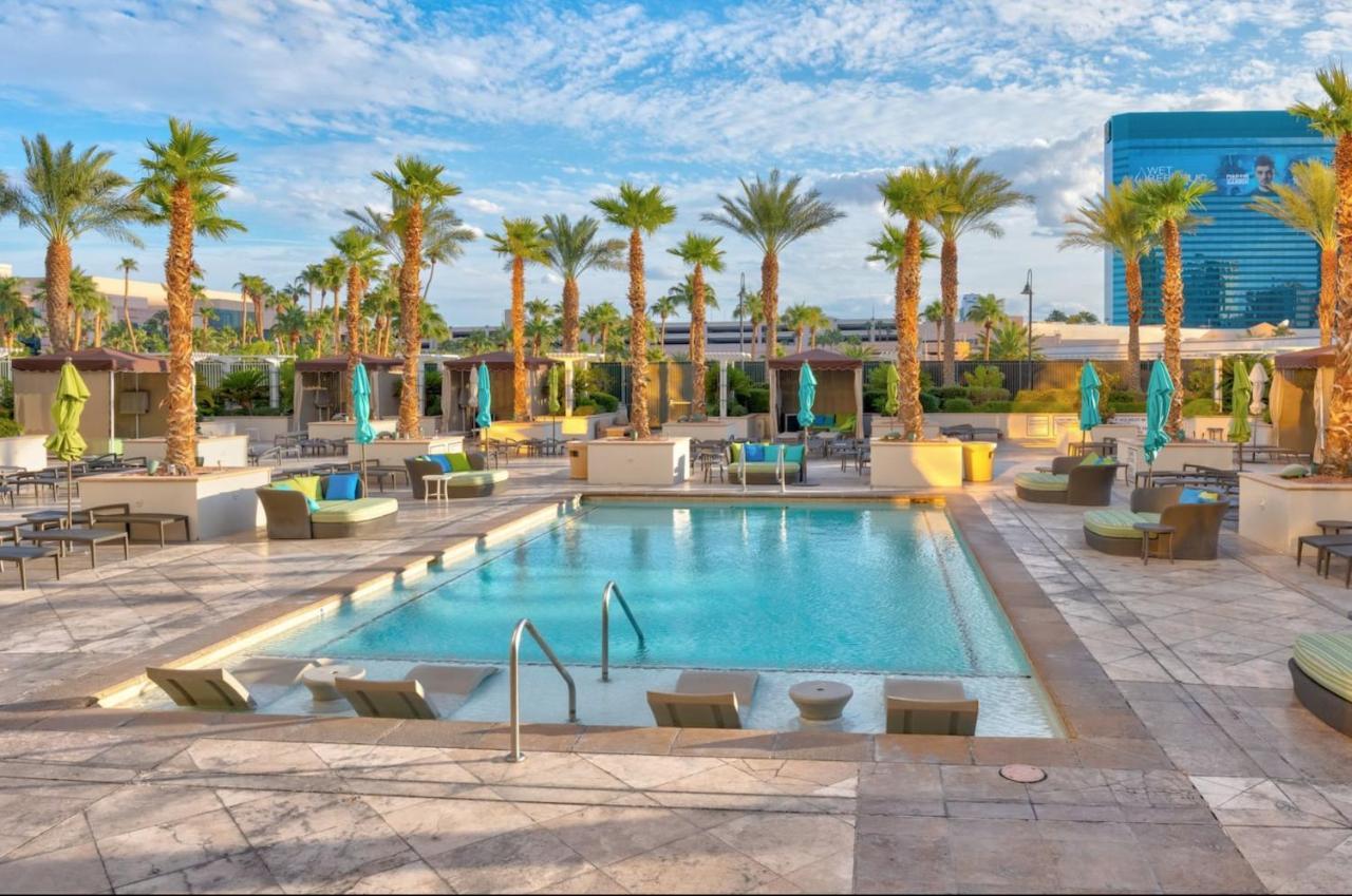 Balcony Full Strip View Suite Mgm Signature Free Valet 라스베이거스 외부 사진