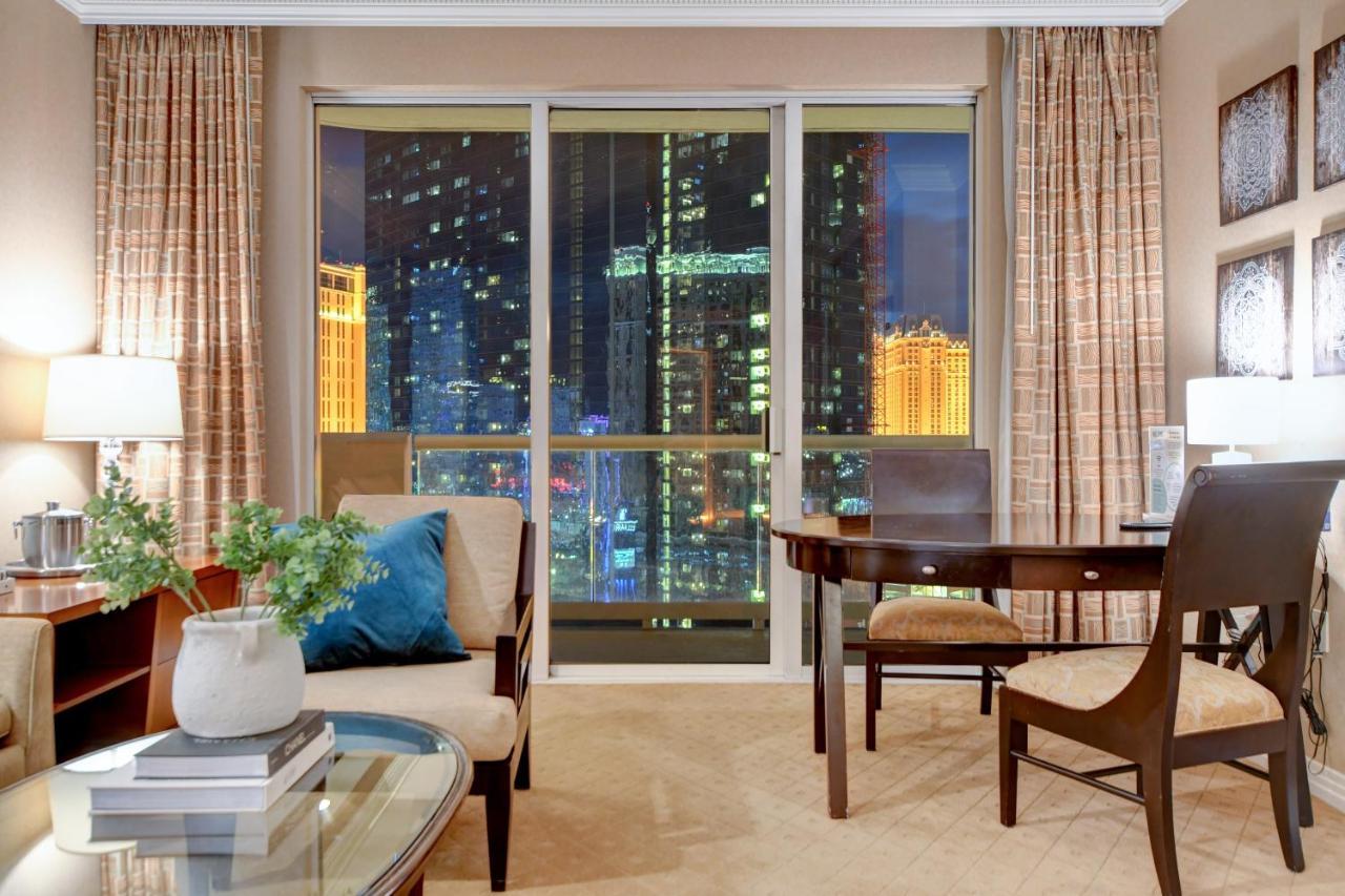 Balcony Full Strip View Suite Mgm Signature Free Valet 라스베이거스 외부 사진