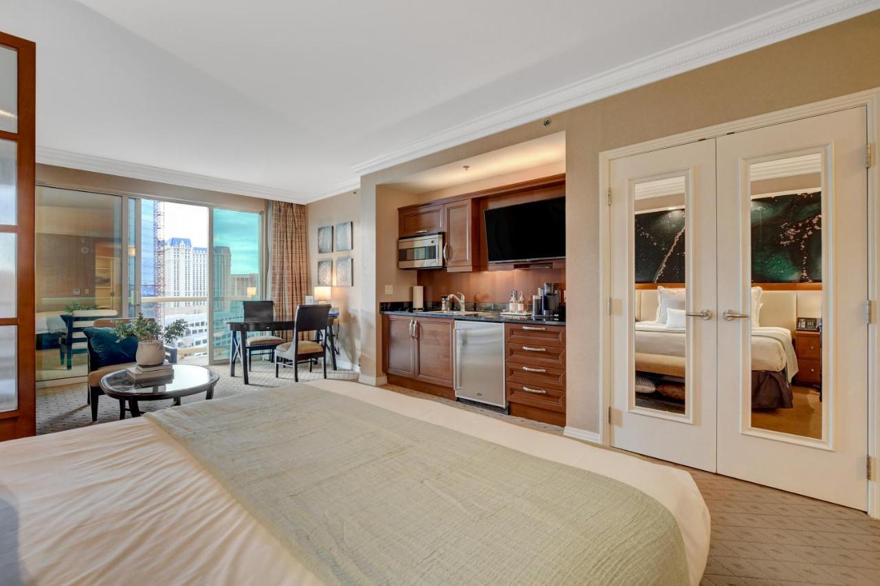 Balcony Full Strip View Suite Mgm Signature Free Valet 라스베이거스 외부 사진