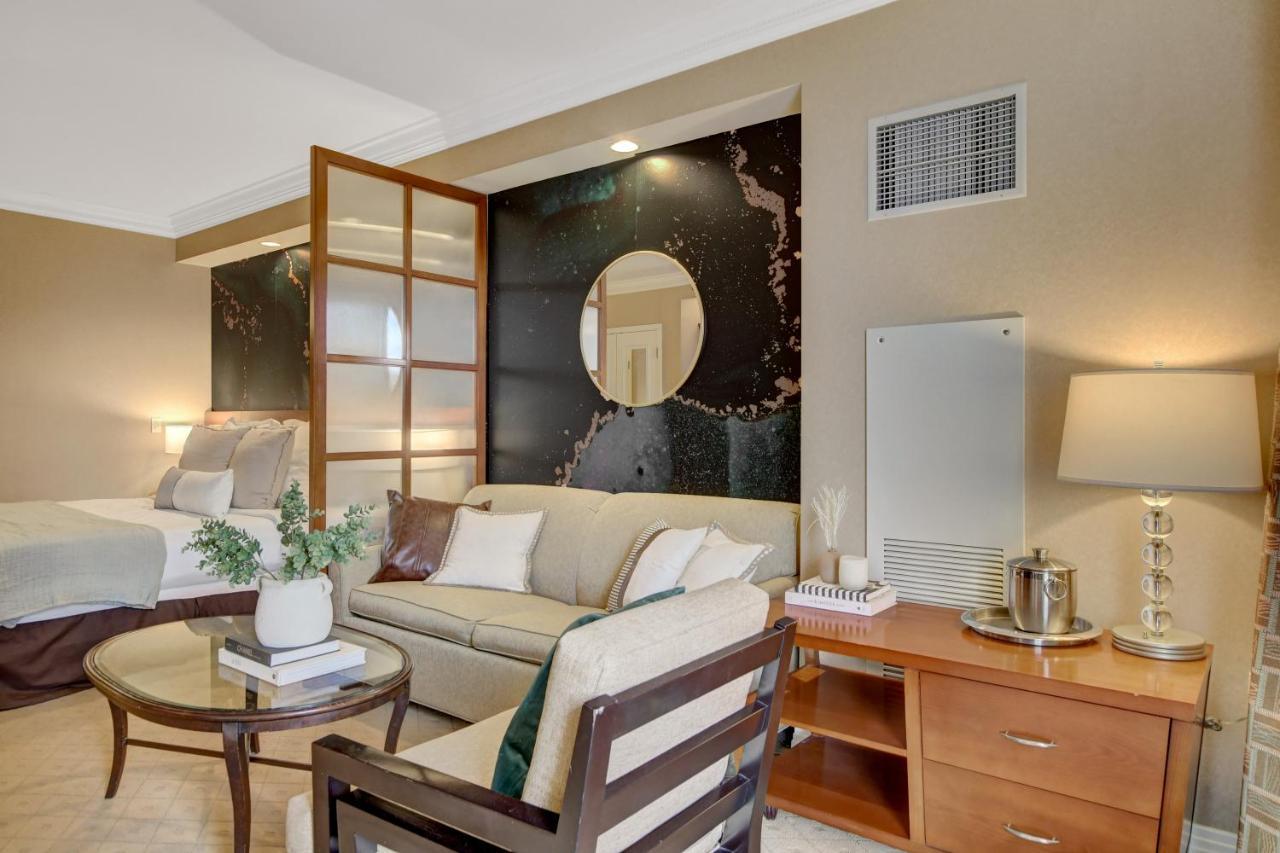 Balcony Full Strip View Suite Mgm Signature Free Valet 라스베이거스 외부 사진
