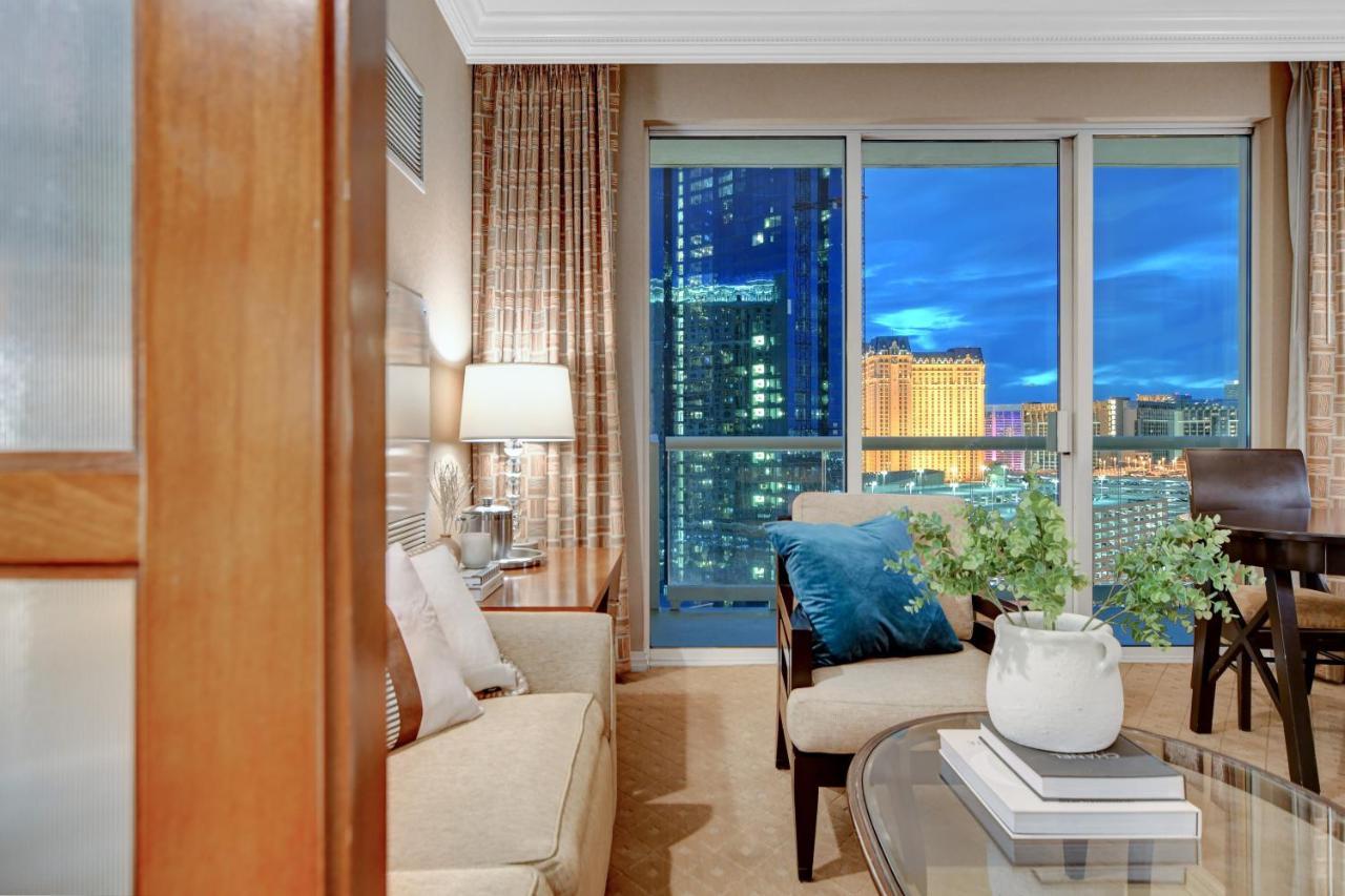 Balcony Full Strip View Suite Mgm Signature Free Valet 라스베이거스 외부 사진