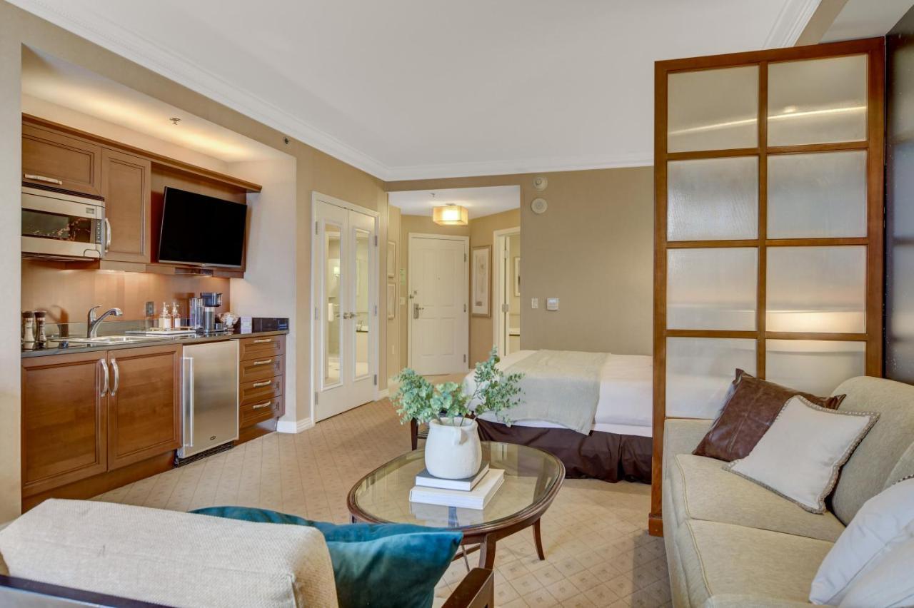 Balcony Full Strip View Suite Mgm Signature Free Valet 라스베이거스 외부 사진