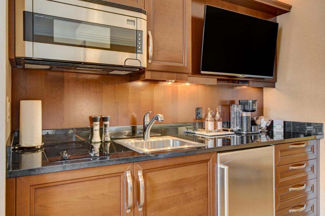 Balcony Full Strip View Suite Mgm Signature Free Valet 라스베이거스 외부 사진