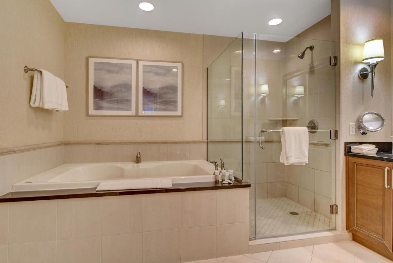 Balcony Full Strip View Suite Mgm Signature Free Valet 라스베이거스 외부 사진