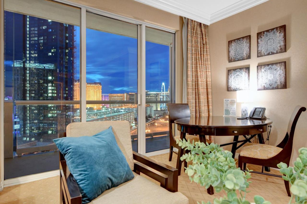 Balcony Full Strip View Suite Mgm Signature Free Valet 라스베이거스 외부 사진