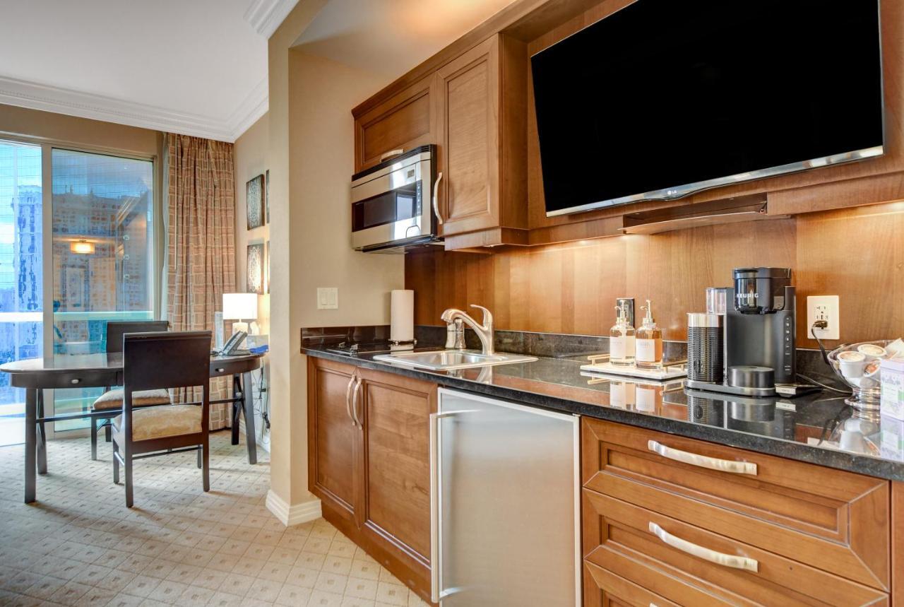 Balcony Full Strip View Suite Mgm Signature Free Valet 라스베이거스 외부 사진