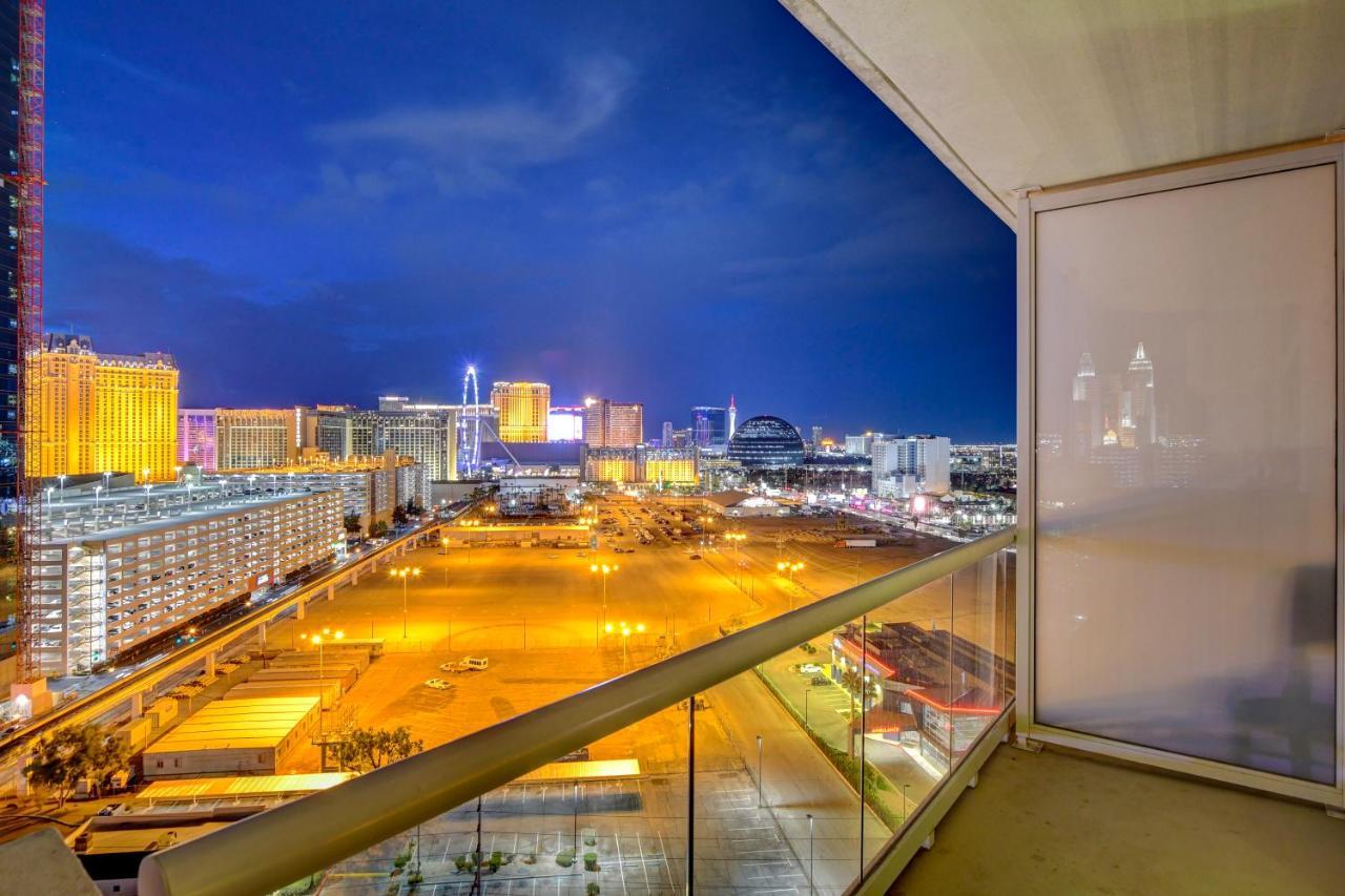 Balcony Full Strip View Suite Mgm Signature Free Valet 라스베이거스 외부 사진