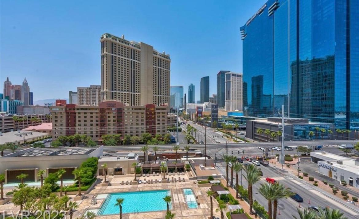 Balcony Full Strip View Suite Mgm Signature Free Valet 라스베이거스 외부 사진